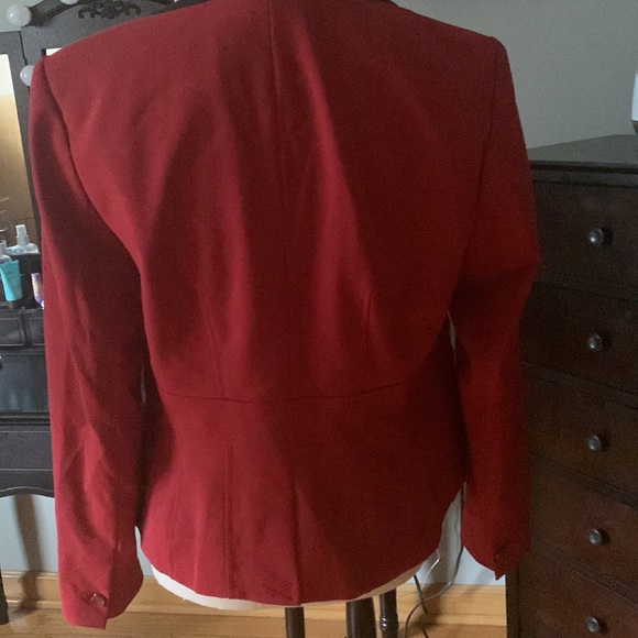 Short blazer, pretty contrasting trim - Picture 2 of 2
